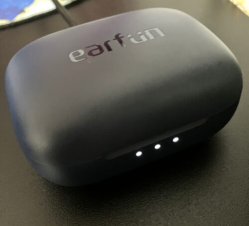 EarFun(イヤーファン) Air Pro4 充電ランプ